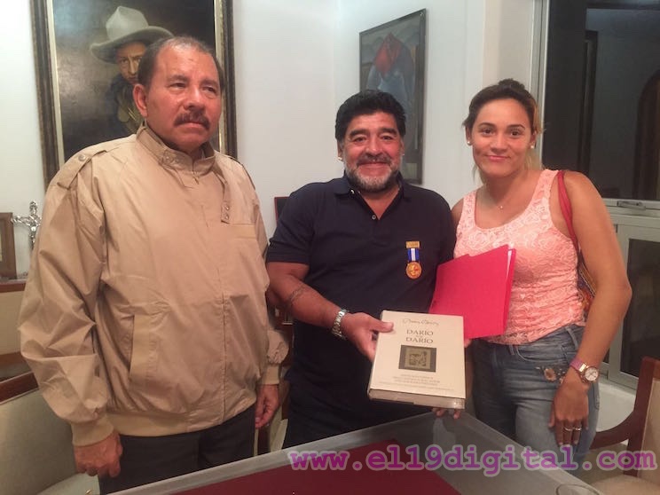 Presidente Daniel Ortega impone Orden Augusto C. Sandino a Diego Armando Maradona